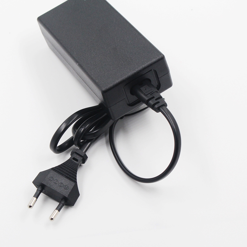 Adaptateur secteur universel 1 - Desk Setup Speakers avis et prix